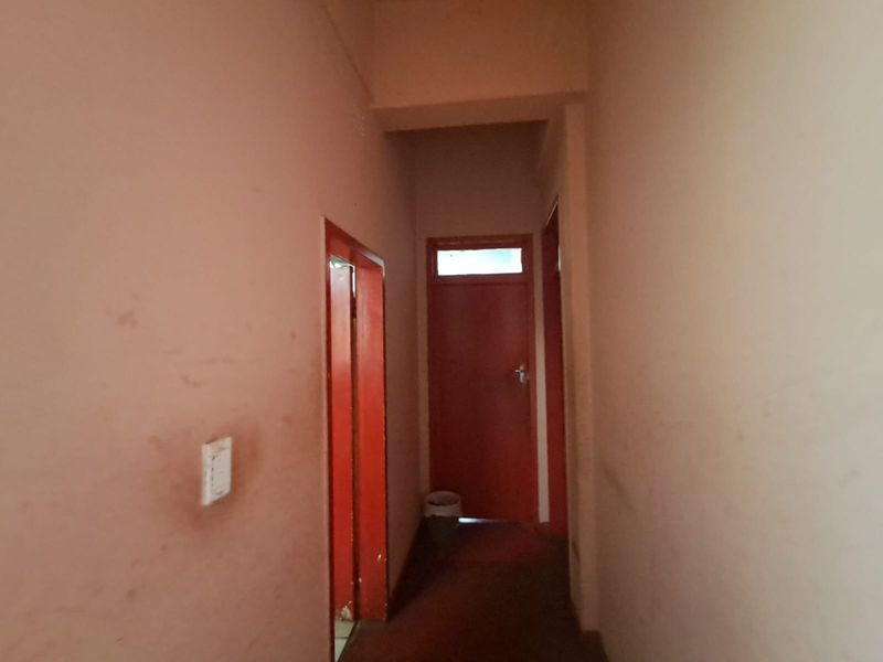 Apartment For Sale in Yeoville, Johannesburg - Photo 8