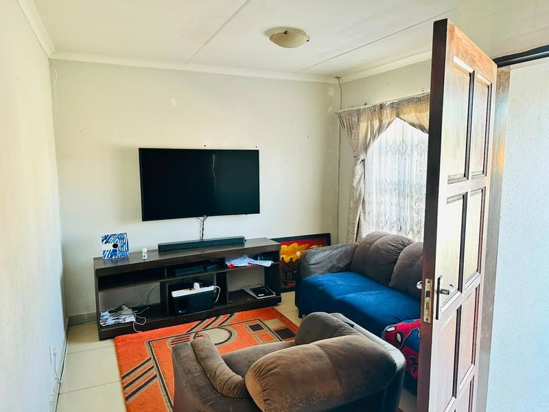 3 bedroom house For Sale in Elandspoort, Pretoria - Photo 6