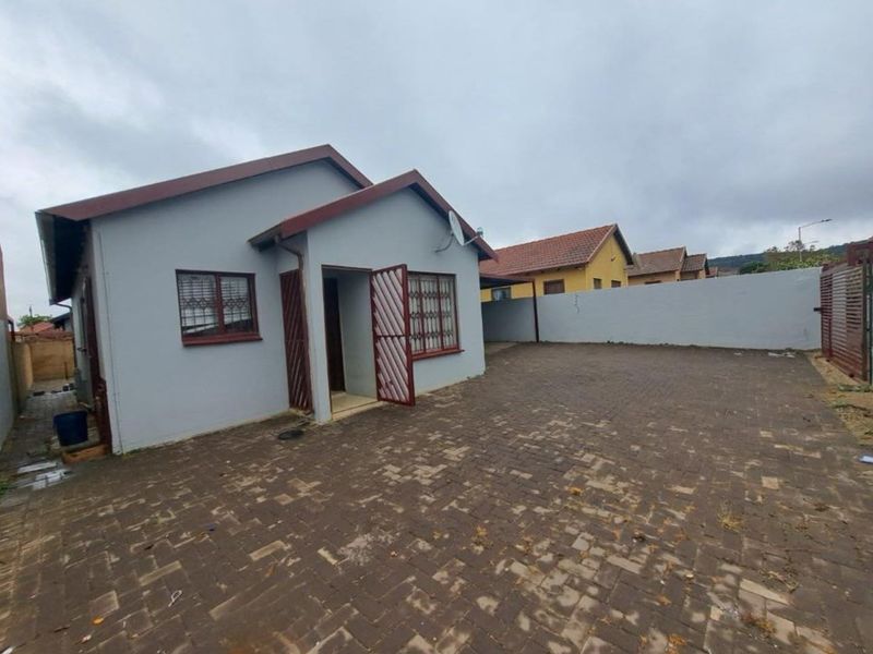 3 bedroom house For Sale in Elandspoort, Pretoria - Photo 4