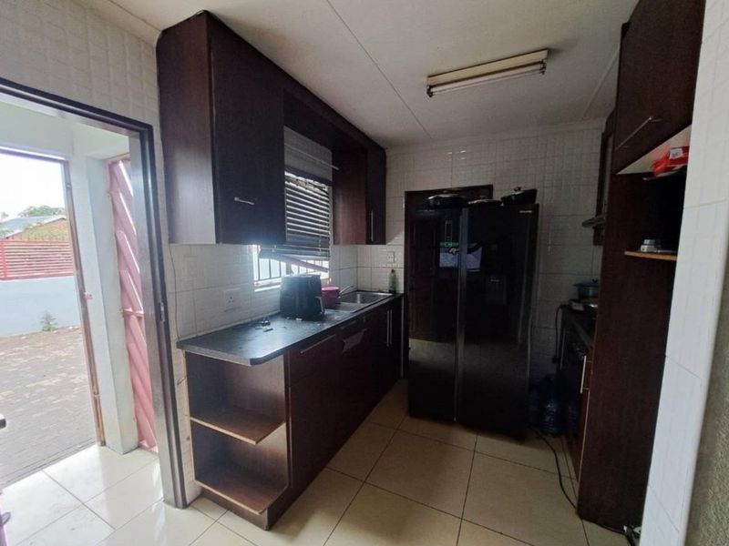 3 bedroom house For Sale in Elandspoort, Pretoria - Photo 10