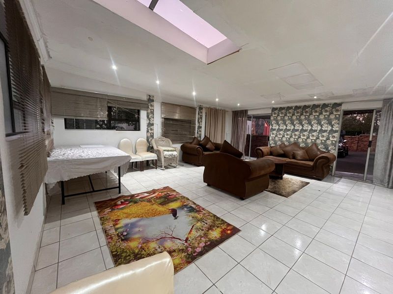 Bed And  Breakfast For Sale in Bedfordview - Photo 9