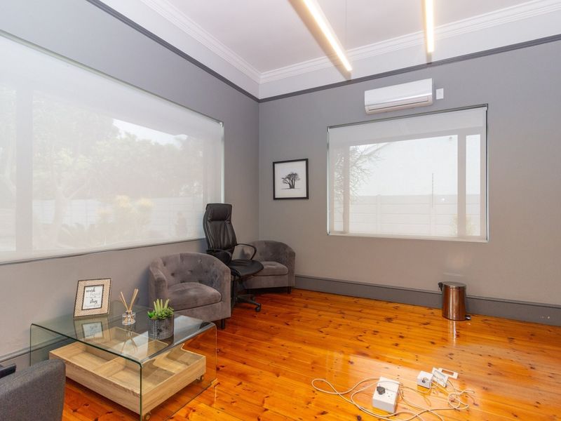 Fully Furnished Office to Let on Main Road, Walmer | 179 sqm - Photo 9