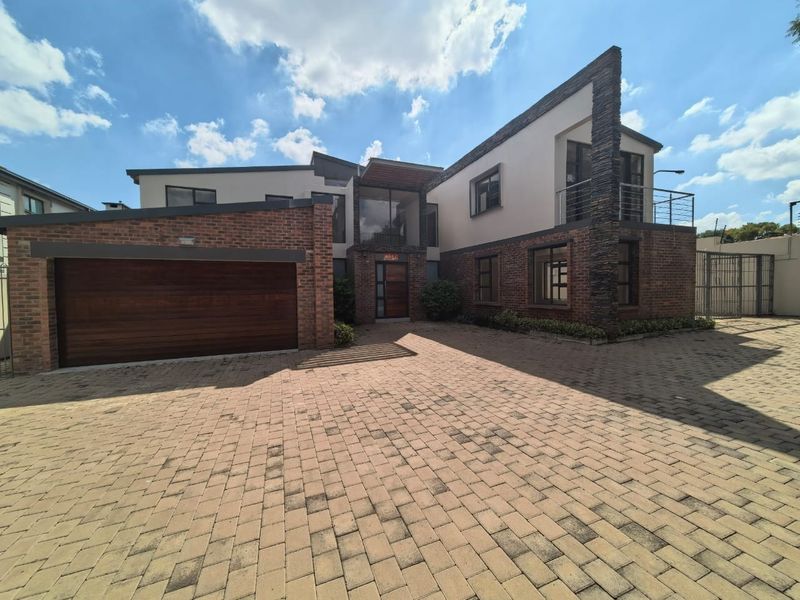 Morden Cluster For Sale in Bedfordview - Photo 1