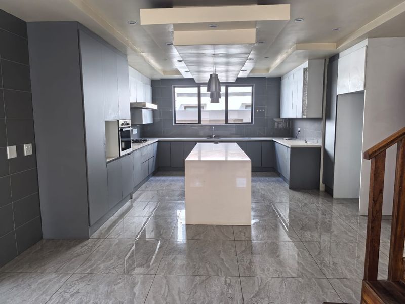 Morden Cluster For Sale in Bedfordview - Photo 4