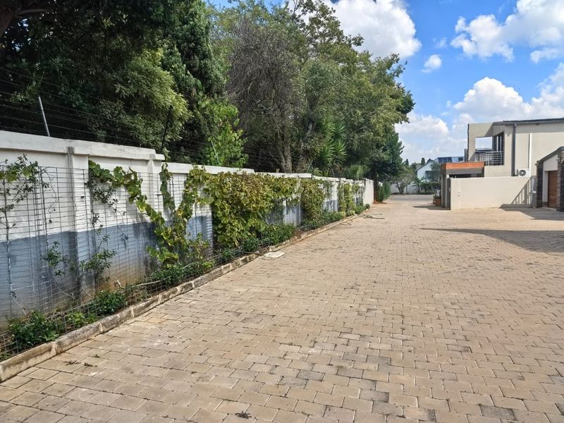 Morden Cluster For Sale in Bedfordview - Photo 3
