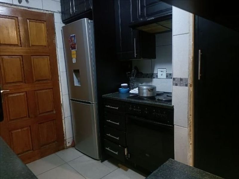 Stunning 4 bedroom family home - Photo 8