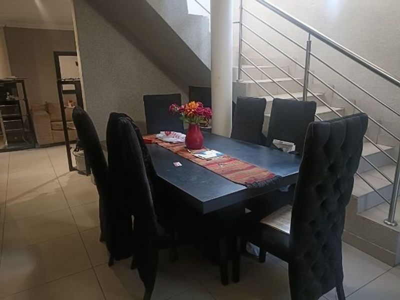 Stunning 4 bedroom family home - Photo 2