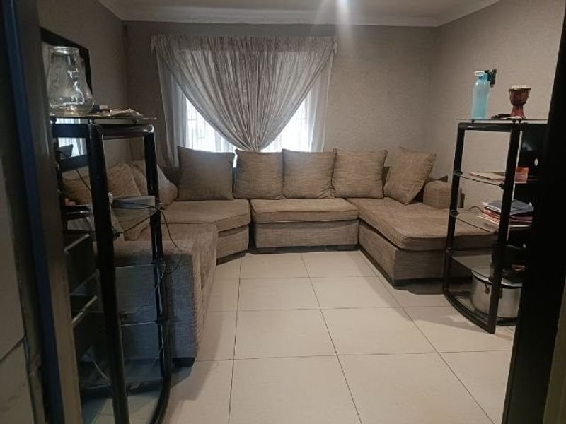 Stunning 4 bedroom family home - Photo 7