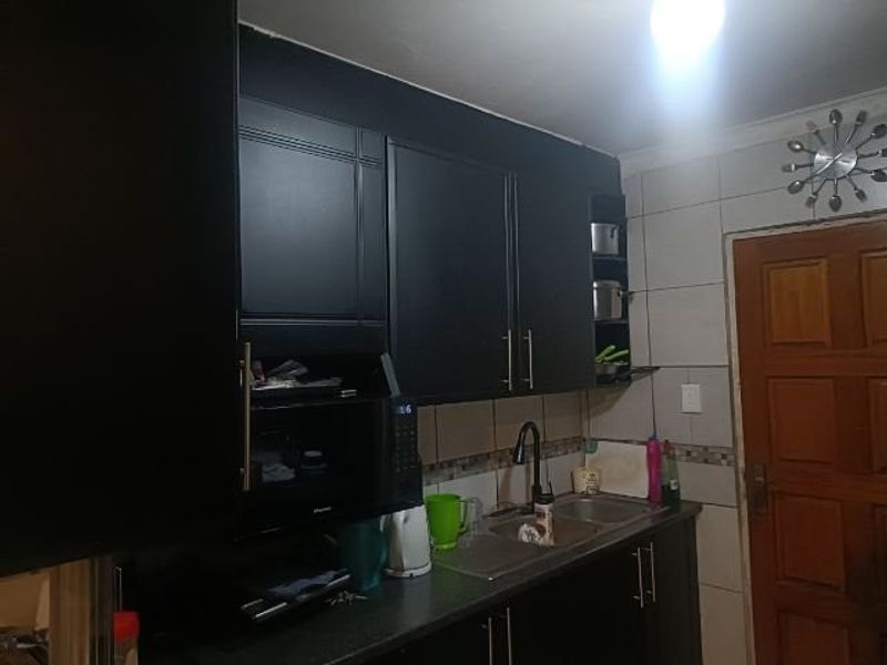 Stunning 4 bedroom family home - Photo 9