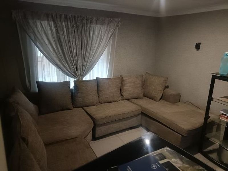 Stunning 4 bedroom family home - Photo 6
