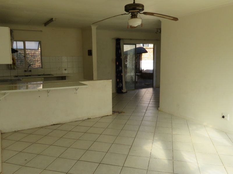Complex For Sale in Wierdaglen Estate Centurion Gauteng - Photo 9