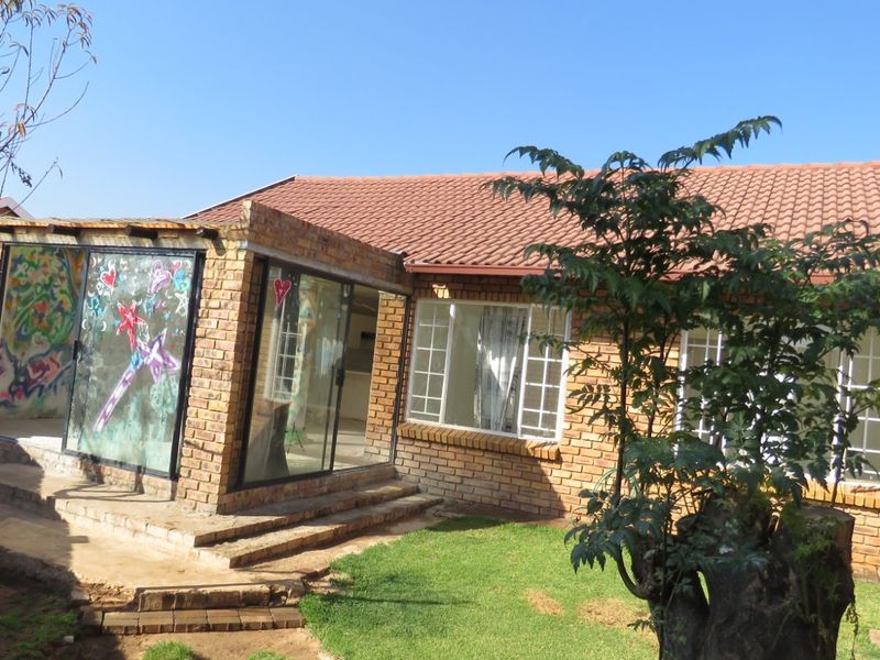Complex For Sale in Wierdaglen Estate Centurion Gauteng - Photo 4