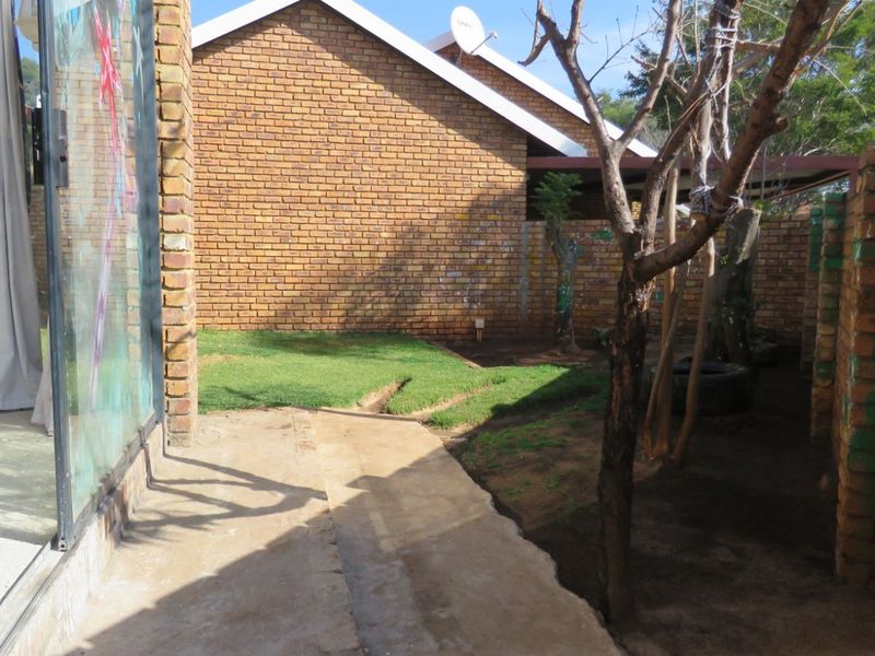 Complex For Sale in Wierdaglen Estate Centurion Gauteng - Photo 2