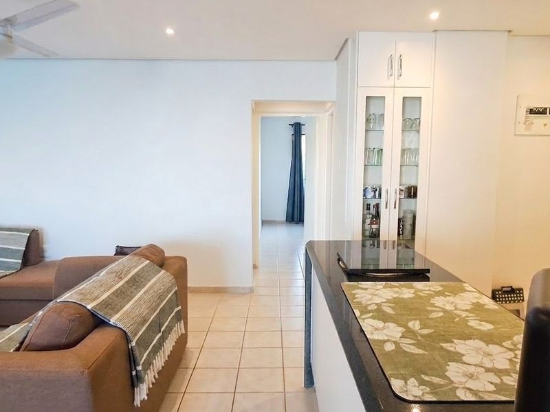 3 Bedroom Sea View Apartment For Sale in Umdloti Beach, Umdloti, KwaZulu Natal - Photo 8