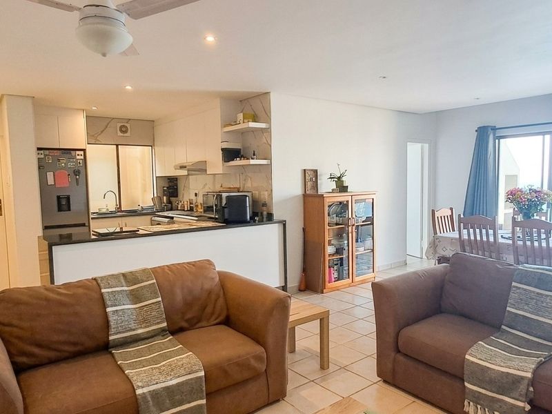3 Bedroom Sea View Apartment For Sale in Umdloti Beach, Umdloti, KwaZulu Natal - Photo 6