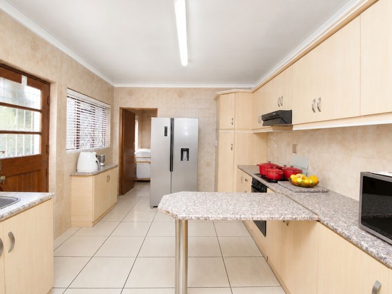 Family Entertainer with Separate Entrance Potential - Photo 10