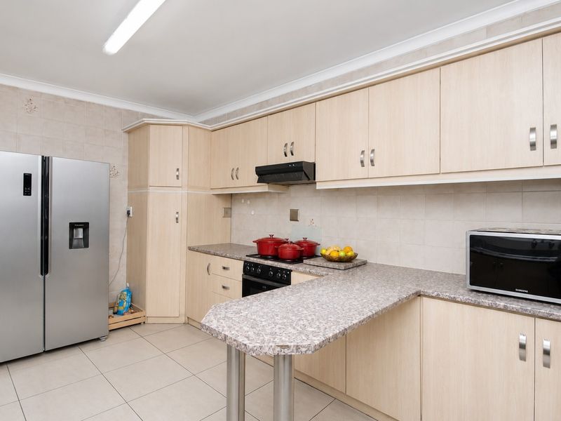 Family Entertainer with Separate Entrance Potential - Photo 7