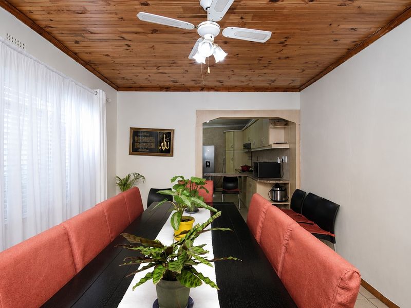 Family Entertainer with Separate Entrance Potential - Photo 3