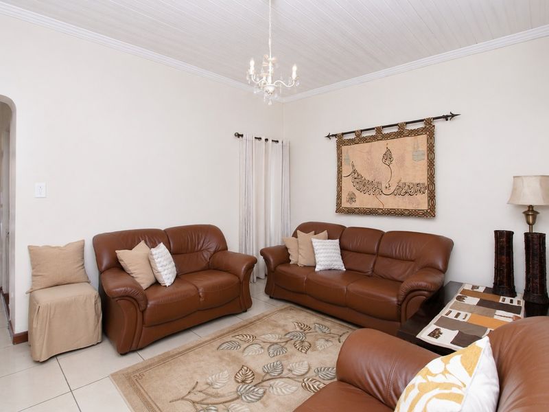 Family Entertainer with Separate Entrance Potential - Photo 5