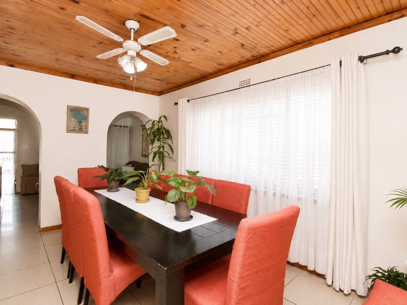 Family Entertainer with Separate Entrance Potential - Photo 2
