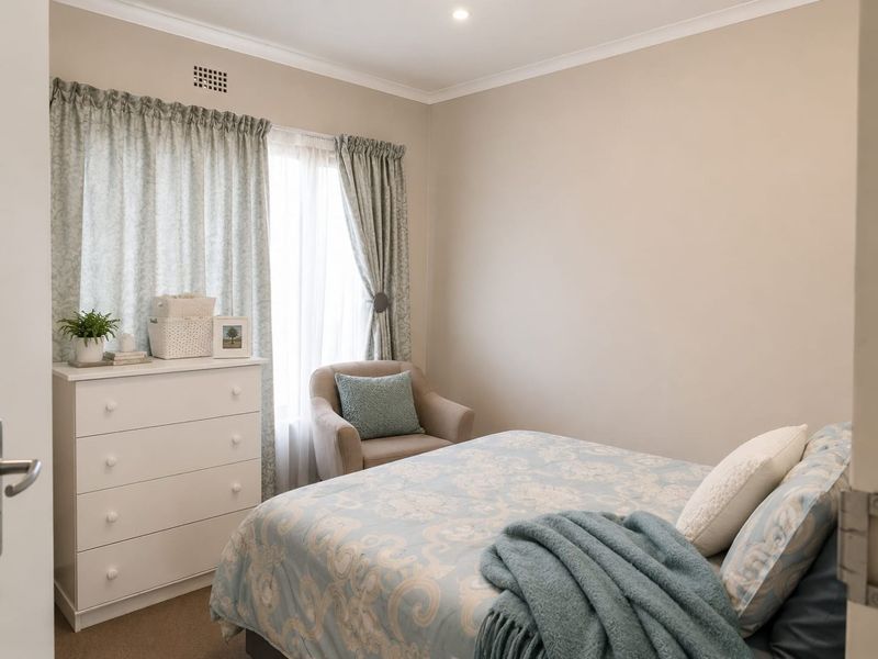 Neat 2 Bedroom Top Floor Apartment with Patio | Family-Friendly Complex | Brakpan - Photo 7