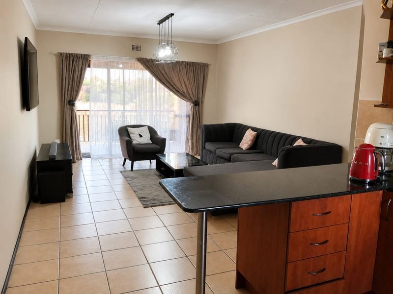 Neat 2 Bedroom Top Floor Apartment with Patio | Family-Friendly Complex | Brakpan - Photo 4