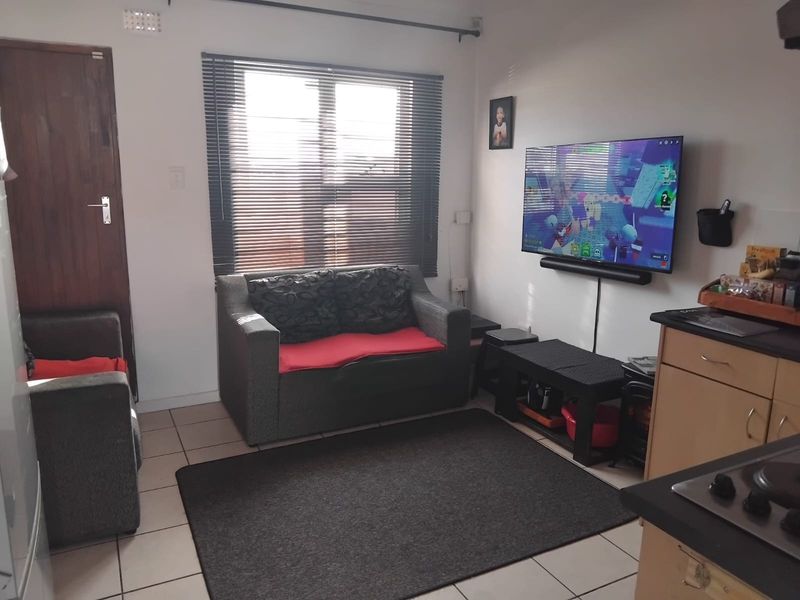 2 Bedroom House For Sale in Pelican Park - Photo 8