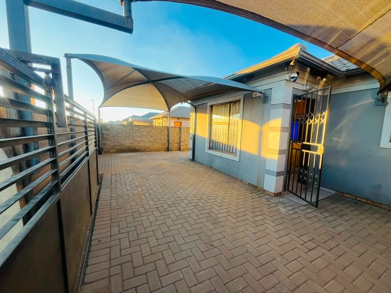 3-Bedroom Home For Sale in CE 4, Vanderbijlpark CE - Photo 2