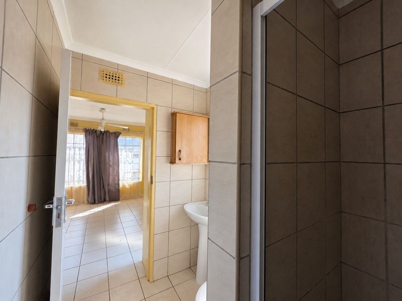 House To Rent in Clayville East, Clayville, Kempton Park - Photo 10