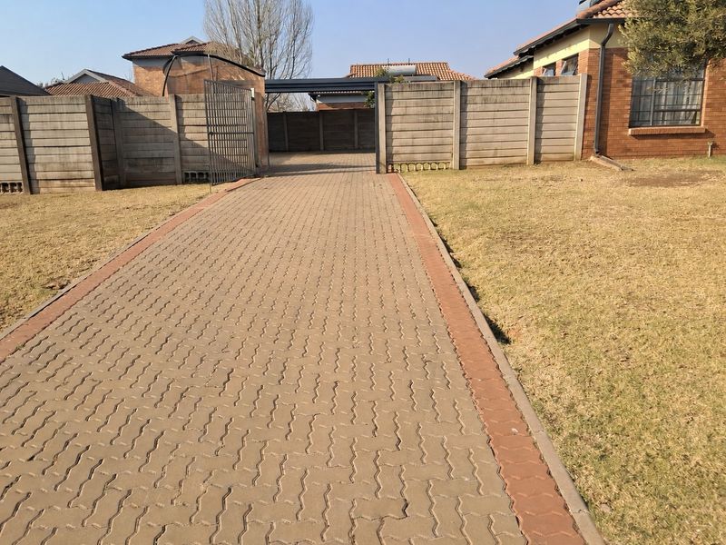 House To Rent in Clayville East, Clayville, Kempton Park - Photo 1
