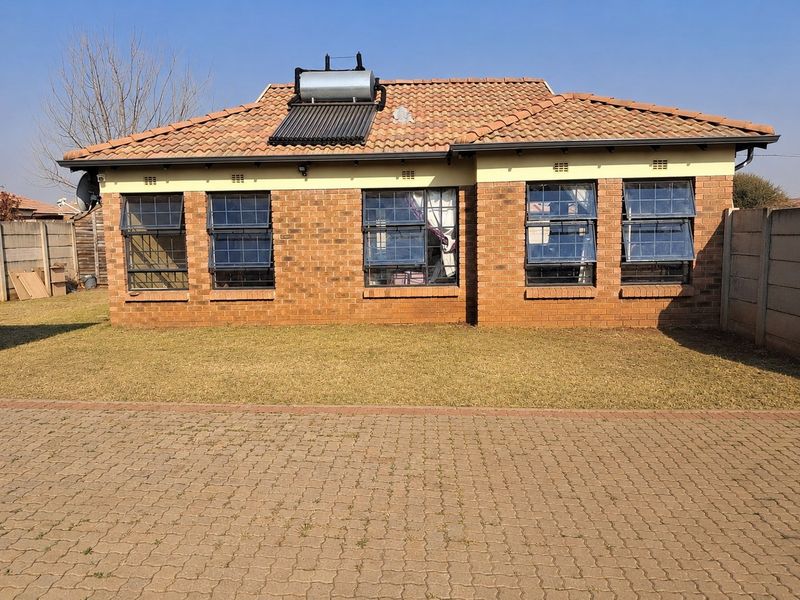 House To Rent in Clayville East, Clayville, Kempton Park - Photo 3