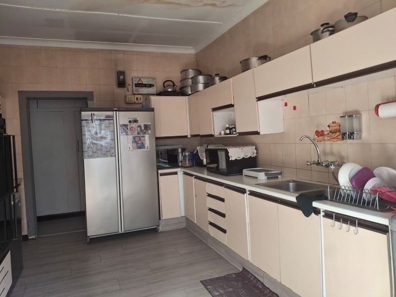 House For Sale in Roseacre Johannesburg - Photo 1