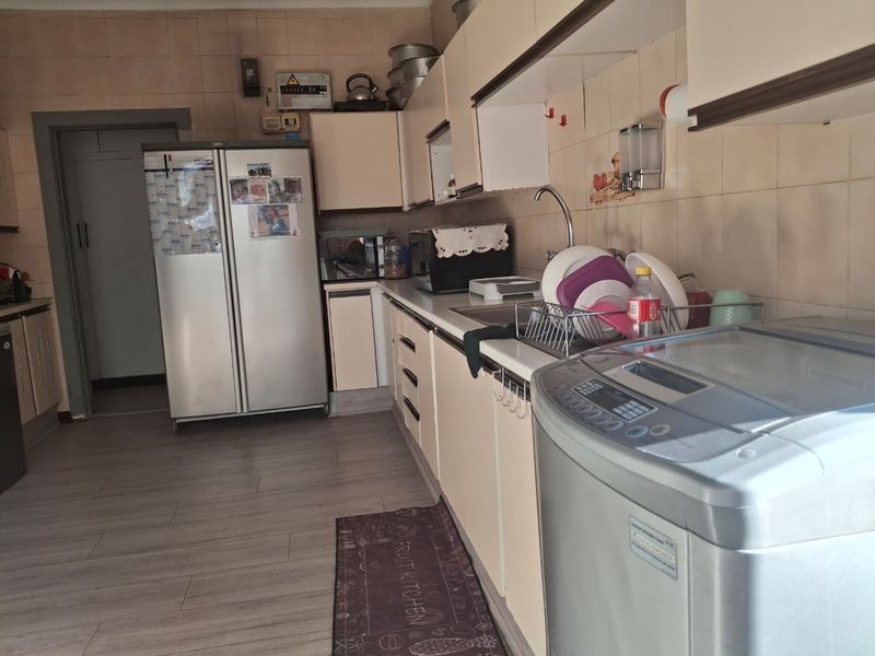 House For Sale in Roseacre Johannesburg - Photo 4