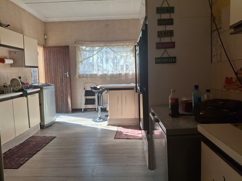 House For Sale in Roseacre Johannesburg - Photo 2