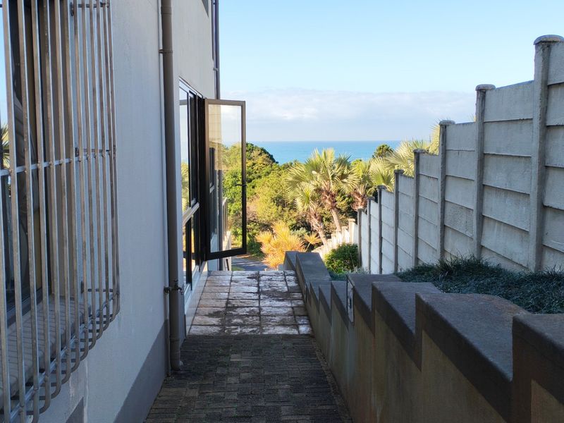 Furnished 6-Bedroom Coastal Residence For Sale in Leisure Bay, Port Edward, KZN - Photo 8