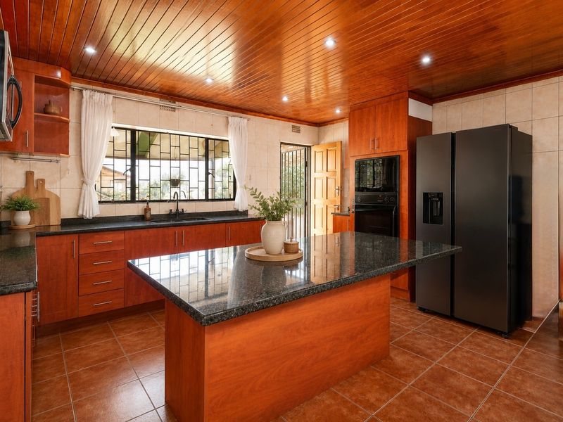 8 Bedroom Farm For Sale In Glen Austin AH, Midrand - Photo 8