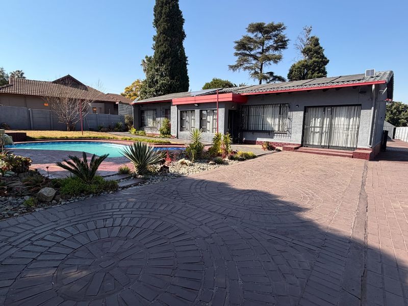 Stunning 4 Bedroom Home with a Flatlet For Sale in Brackendowns! - Photo 1