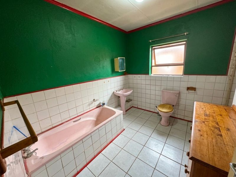 Face Brick Family Home on a Generous Erf with Endless Potential - Photo 8