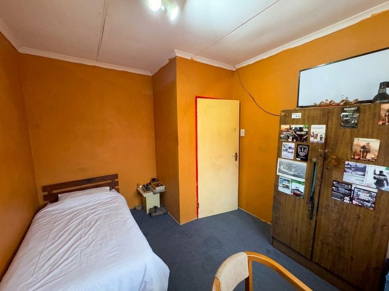 Face Brick Family Home on a Generous Erf with Endless Potential - Photo 2
