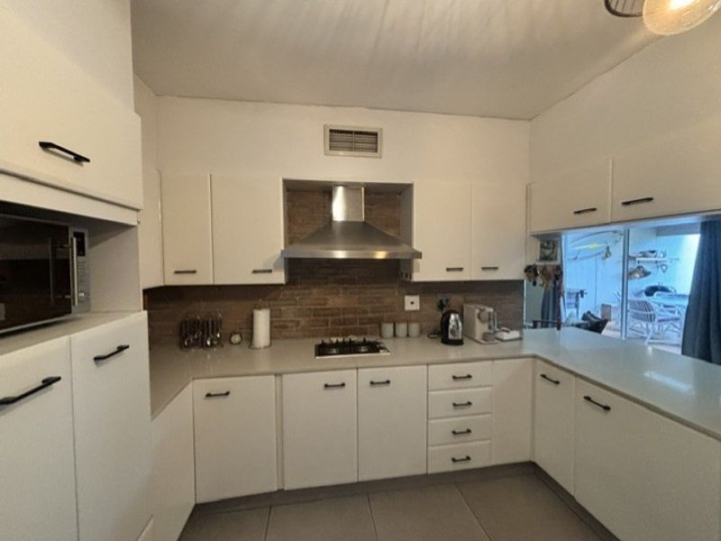 Apartment To Rent in Umhlanga Rocks, Umhlanga - Photo 3