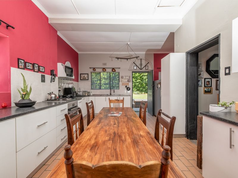 Open-plan kitchen and dining area featuring built-in cabinetry, gas hob, oven, and direct access to the rear garden.