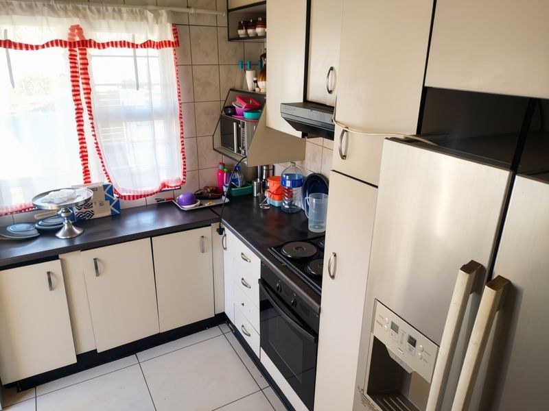 Your First Home in Kwa Nobuhle - Space, Security and Room to Grow - Photo 4