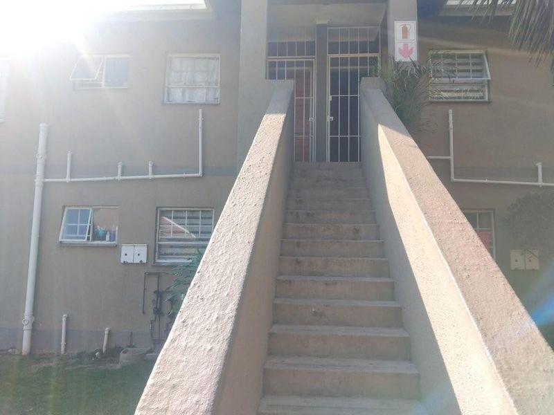 Apartment For Sale in Kempton Park Ext 4, Kempton Park - Photo 2