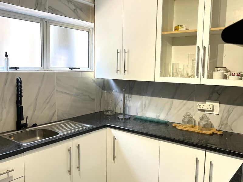 2 Bedroom Cottage Fully furnished For Rental in Cyrildene, - Photo 2