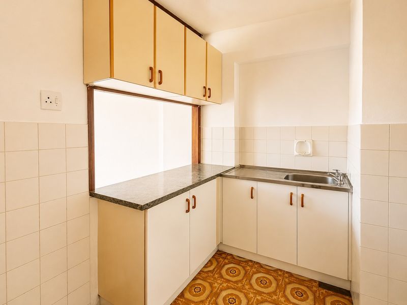 8th Floor One-Bedroom Apartment with Stunning Harbour Views for Rent - Photo 10
