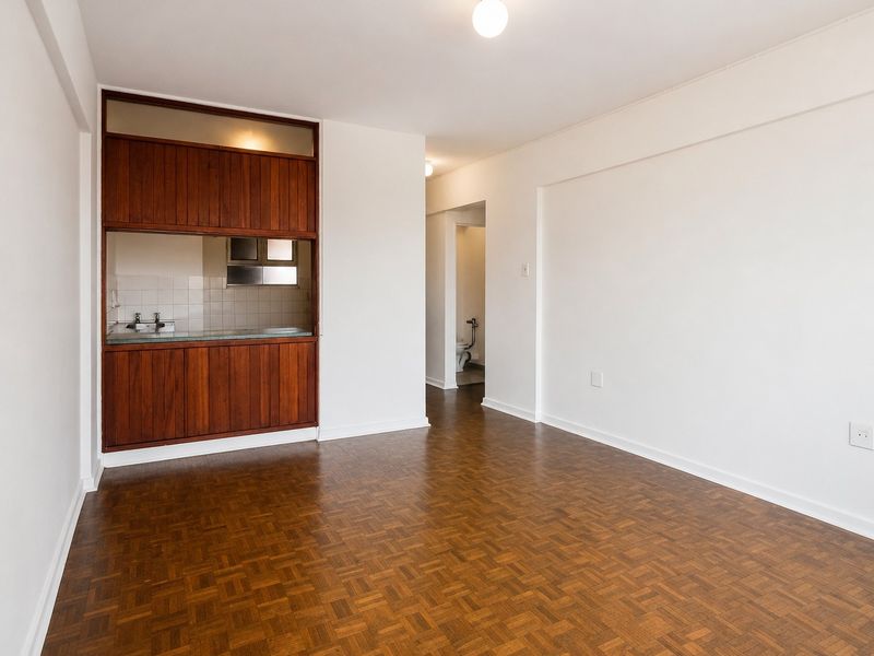 8th Floor One-Bedroom Apartment with Stunning Harbour Views for Rent - Photo 8