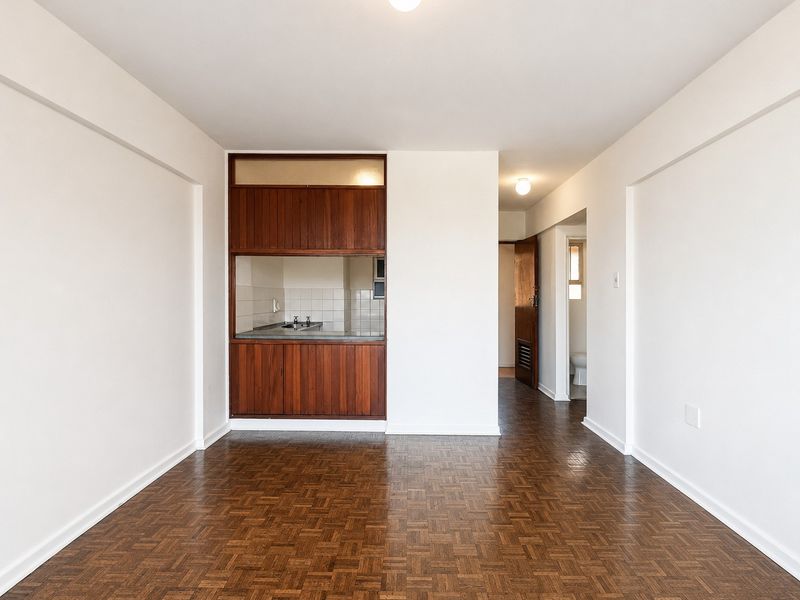 8th Floor One-Bedroom Apartment with Stunning Harbour Views for Rent - Photo 7