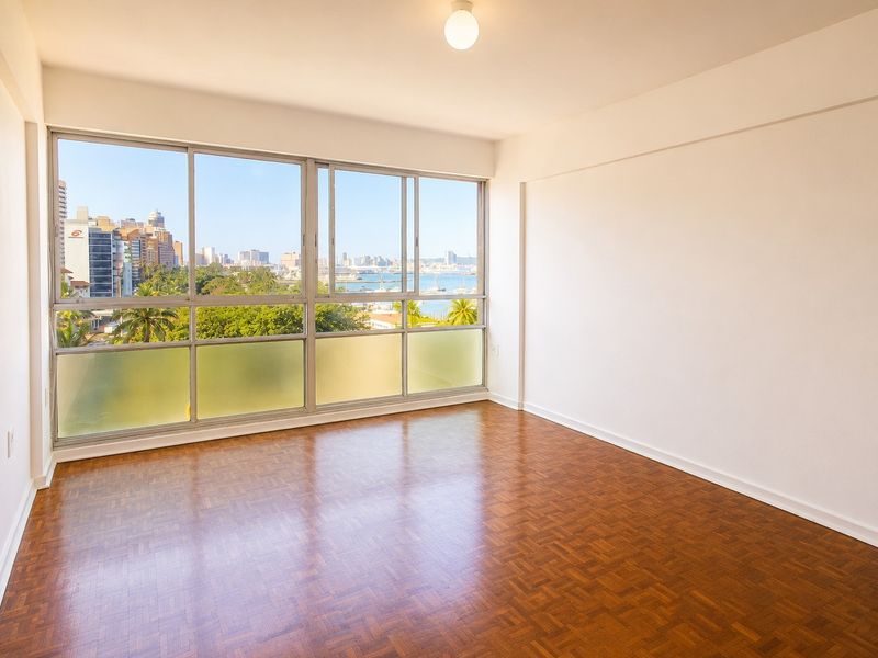 8th Floor One-Bedroom Apartment with Stunning Harbour Views for Rent - Photo 6