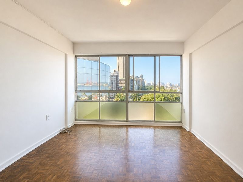 8th Floor One-Bedroom Apartment with Stunning Harbour Views for Rent - Photo 5