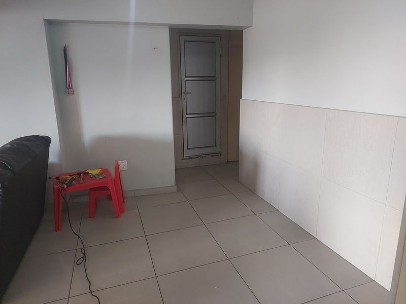 3 Bedroom Apartment In A Share Block - Photo 7